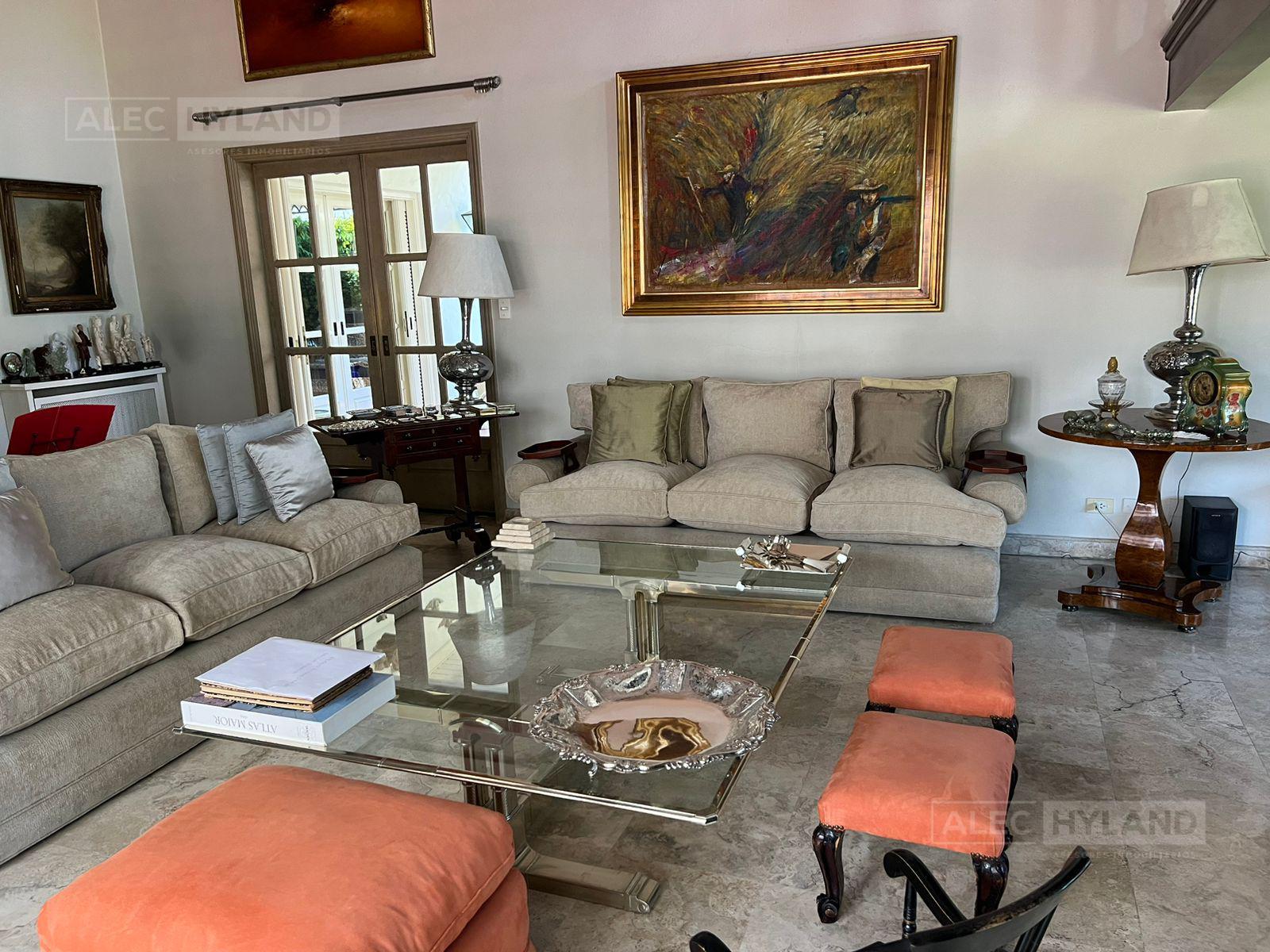 Excelente casa en venta, tipo Villa Italiana, con pileta en San Isidro