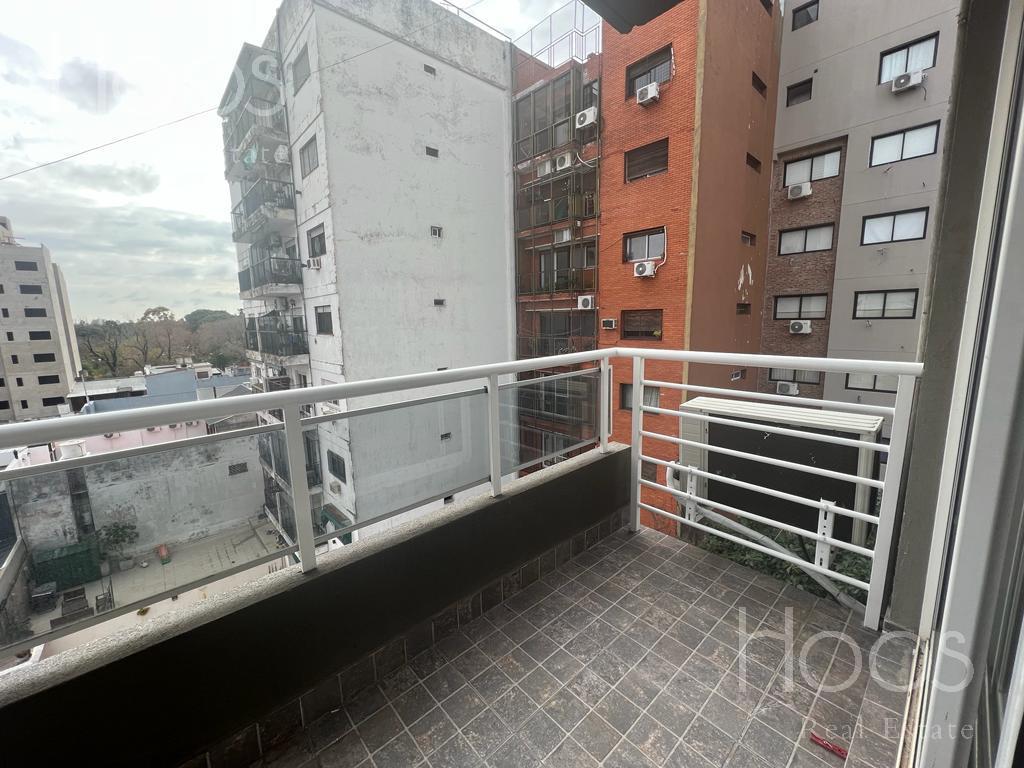 IMPECABLE MONOAMBIENTE CON BALCON, VISTA ABIERTA