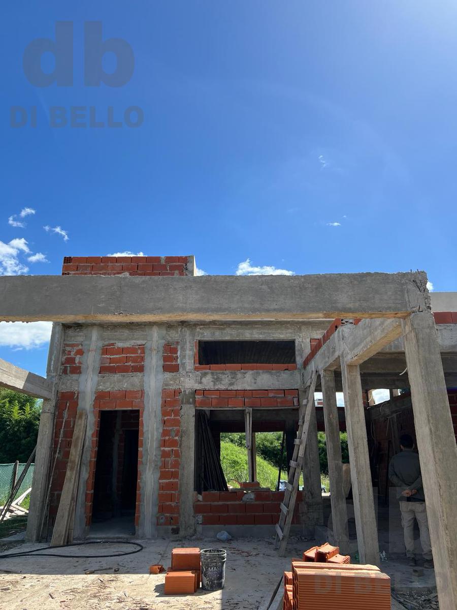 Casa en construccion barrio Altos del Casco lote interno