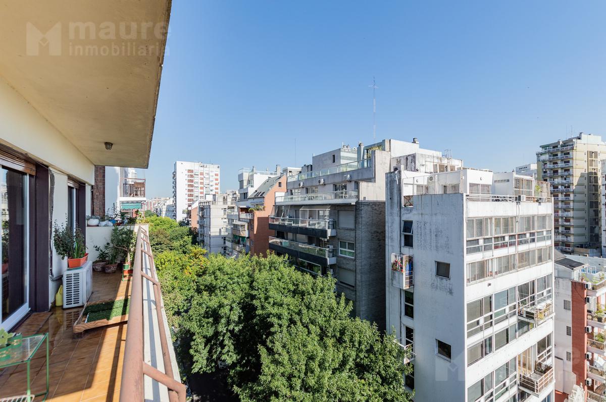 Semipiso al frente en venta de 3 dormitorios con dep. de servicio y cochera fija en Las Cañitas