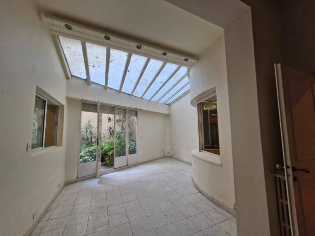 VENTA EXCELENTE DEPTO 4 AMBIENTES CON COCHERA Y BAULERA EN RECOLETA